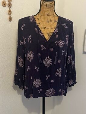 Skies Are Blue Navy Floral Tassel V-Neck Blouse